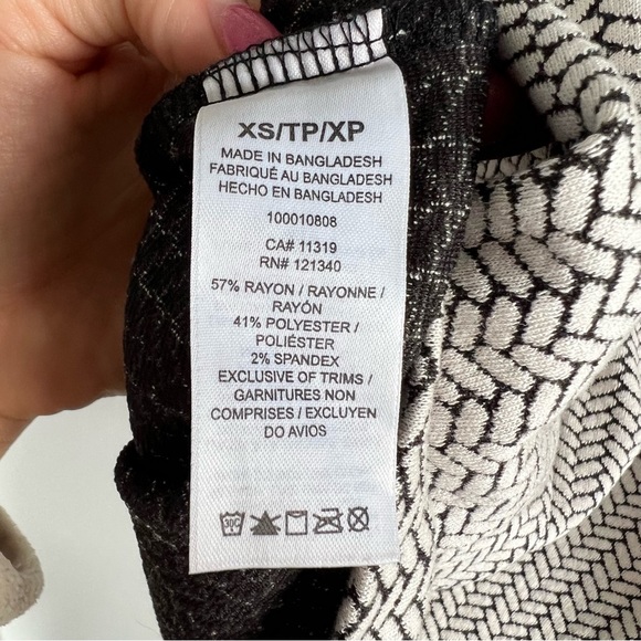 Dynamite pattern dress in black and white - Picture 8 of 12